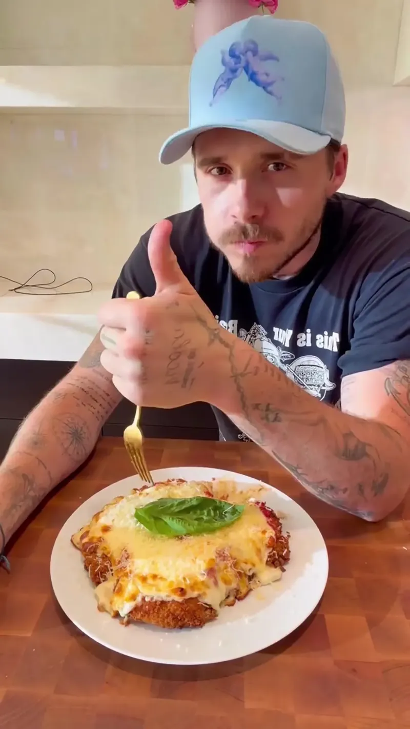 Video Masak Brooklyn Beckham Tuai Kritik di Tengah Konflik Orang Tua Video Masak Brooklyn Beckham Tuai Kritik di Tengah Konflik Orang Tua