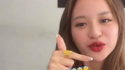 Anggi Marito Jadi Mama Batak Jualan Online di Medsos