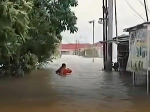 Desa di Kabupaten Bekasi Banjir hingga 2 Meter, 3.000 KK Diungsikan
