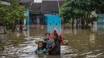 Banjir Masih Rendam Perumahan Mutiara Indah di Tambun Utara