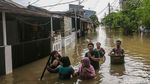Banjir Masih Rendam Perumahan Mutiara Indah di Tambun Utara