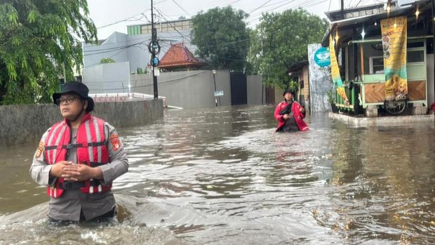 Banjir melanda kawasan Pela Mampang, Jakarta Selatan, dengan ketinggian air mencapai 1 meter. (dok.istimewa)