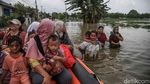 Banjir Putus Akses Jalan Raya Sukamekar Tambun Utara