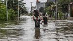 Banjir Putus Akses Jalan Raya Sukamekar Tambun Utara