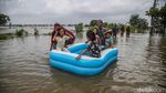 Banjir Putus Akses Jalan Raya Sukamekar Tambun Utara