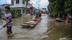 Banjir Putus Akses Jalan Raya Sukamekar Tambun Utara