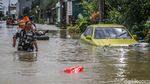 Banjir Putus Akses Jalan Raya Sukamekar Tambun Utara