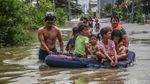 Banjir Putus Akses Jalan Raya Sukamekar Tambun Utara