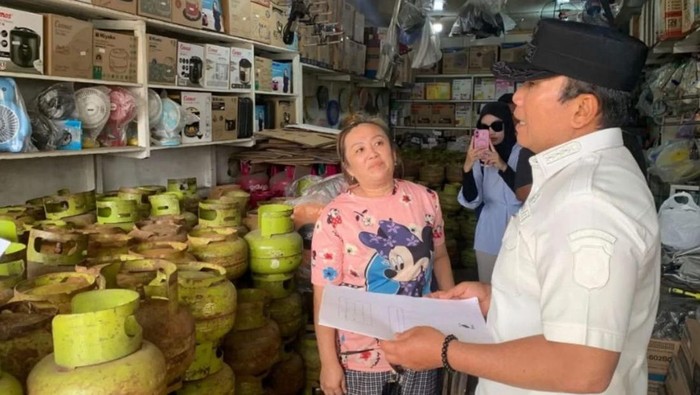 Bupati Kubu Raya Sujiwo melarang pangkalan menjual elpiji subsidi ke pengecer. (Dok. Prokopim)