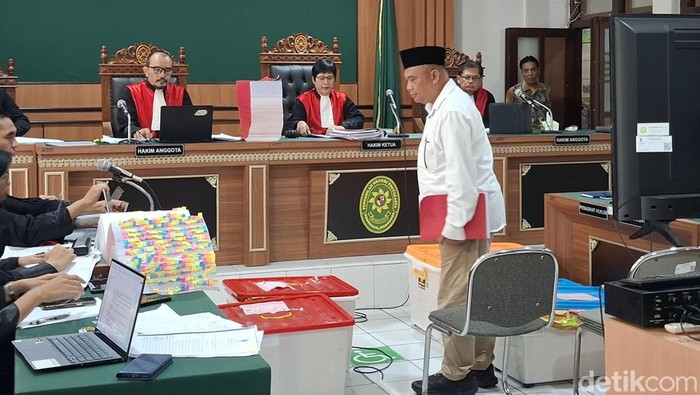 Harda Kiswaya Dicecar soal Surat Edaran di Sidang Korupsi Hibah Sleman