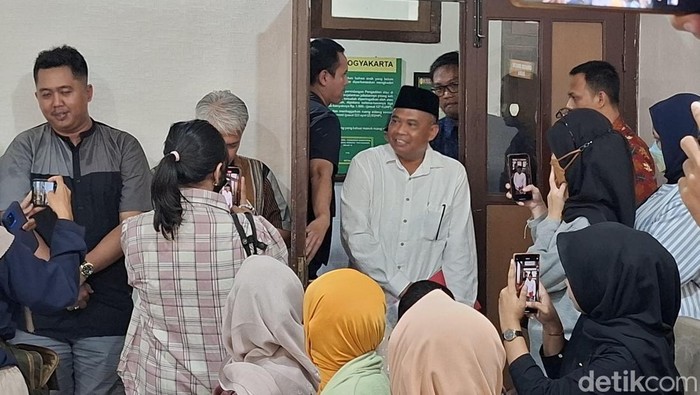 Bupati Sleman, Harda Kiswaya saat menjadi saksi sidang lanjutan kasus dugaan korupsi Dana Hibah Pariwisata Kabupaten Sleman tahun 2025 di Pengadilan Negeri, Kota Jogja, Jumat (23/1/2026).