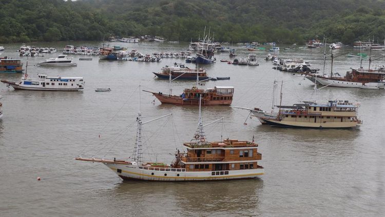 Cuaca Buruk, Seluruh Kapal Wisata Labuan Bajo Dilarang Berlayar