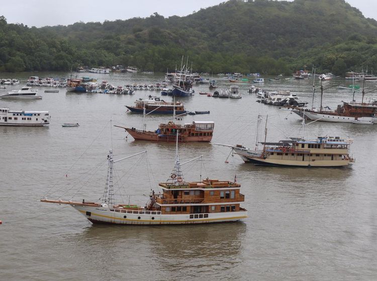 Cuaca Buruk, Seluruh Kapal Wisata Labuan Bajo Dilarang Berlayar