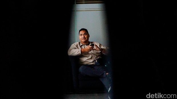 Mantan Menteri Pemuda dan Olahraga Dito Ariotedjo mendatangi gedung Komisi Pemberantasan Korupsi (KPK), Jakarta Selatan, Jumat (23/1/2026).