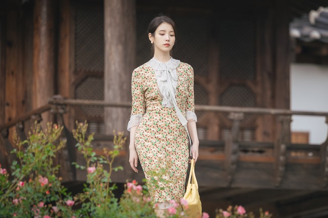 Perfect Crown jadi salah satu drama Korea Disney+ yang paling dinantikan di 2026. Penggemar penasaran melihat IU dan Byeon Woo Seok menjalani pernikahan kontrak demi kepentingan pribadi mereka. Foto: dok. Disney+ Hotstar