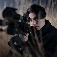 Lee Dong Wook dan ‘keponakannya’ Kim Hye Jun kembali beraksi melawan kelompok tentara bayaran di season kedua A Shop for Killers, segera hadir di Disney+ tahun ini. Foto: dok. Disney+ Hotstar