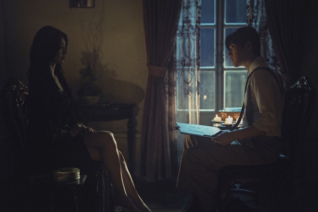 Suzy menjelma sebagai vampir yang hidup dalam duka. Kehadiran Kim Seon Ho untuk membuat lukisannya mengubah segalanya. Drama adaptasi webtoon Potraits of Delusion hadir di akhir 2026. Foto: dok. Disney+ Hotstar