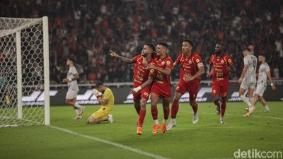 Dua Penalti Menangkan Persija Dari Madura United