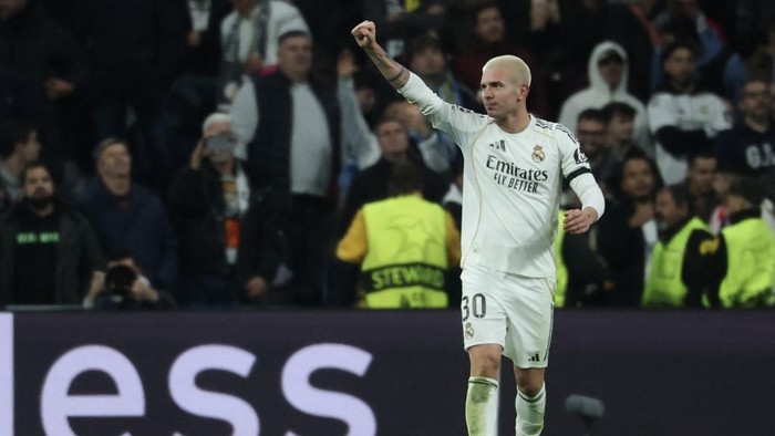 Real Madrids Argentinian midfielder #30 Franco Mastuantono celebrates scoring his teams third goal during the UEFA Champions League league phase day 7 football match between Real Madrid CF and AS Monaco at Santiago Bernabeu Stadium in Madrid on January 20, 2026. (Photo by Pierre-Philippe MARCOU / AFP)