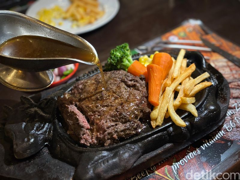 Gandy: Cicip Steak Langganan 'Old Money' di Steakhouse Tertua Jakarta Gandy: Cicip Steak Langganan 'Old Money' di Steakhouse Tertua Jakarta