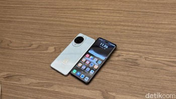 Kamera depan ganda 50 MP dan 8 MP mendukung kebutuhan selfie detail. Foto: detikINET/ Rizqy Nur Amalia