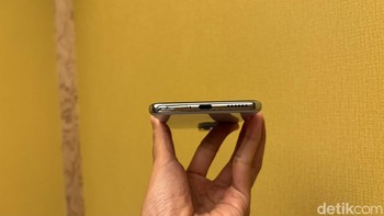 Sistem multi-focal zoom depan memungkinkan pengambilan selfie dari berbagai jarak. Foto: detikINET/ Rizqy Nur Amalia