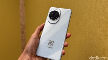 Baterai 5.500 mAh mendukung penggunaan harian dengan pengisian cepat 100W. Foto: detikINET/ Rizqy Nur Amalia