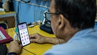 Aturan tersebut tertuang dalam Surat Edaran Nomor 9/SE/2026 tentang Pelaksanaan Pembelajaran karena Cuaca Ekstrem pada Satuan Pendidikan di Lingkungan Provinsi DKI Jakarta. Salah satu sekolah yang menerapkan PJJ adalah SMP Negeri 26, Kampung Melayu, Jakarta Timur . Foto: ANTARA FOTO/Bayu Pratama S 