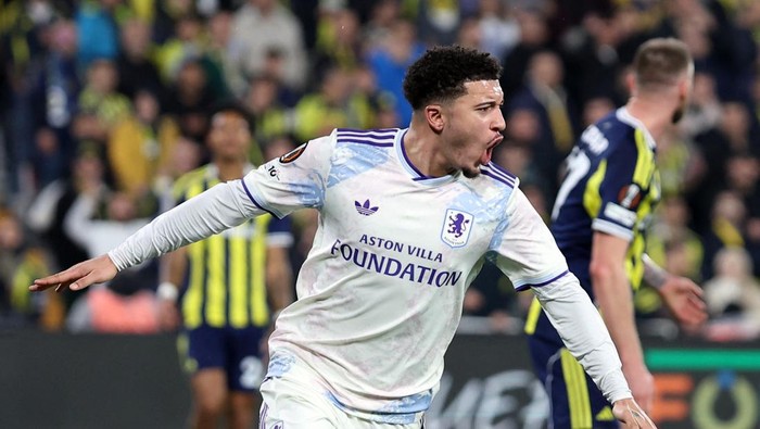 Soccer Football - UEFA Europa League - Fenerbahce v Aston Villa - Sukru Saracoglu Stadium, Istanbul, Turkey - January 22, 2026 Aston Villas Jadon Sancho celebrates scoring their first goal REUTERS/Umit Bektas