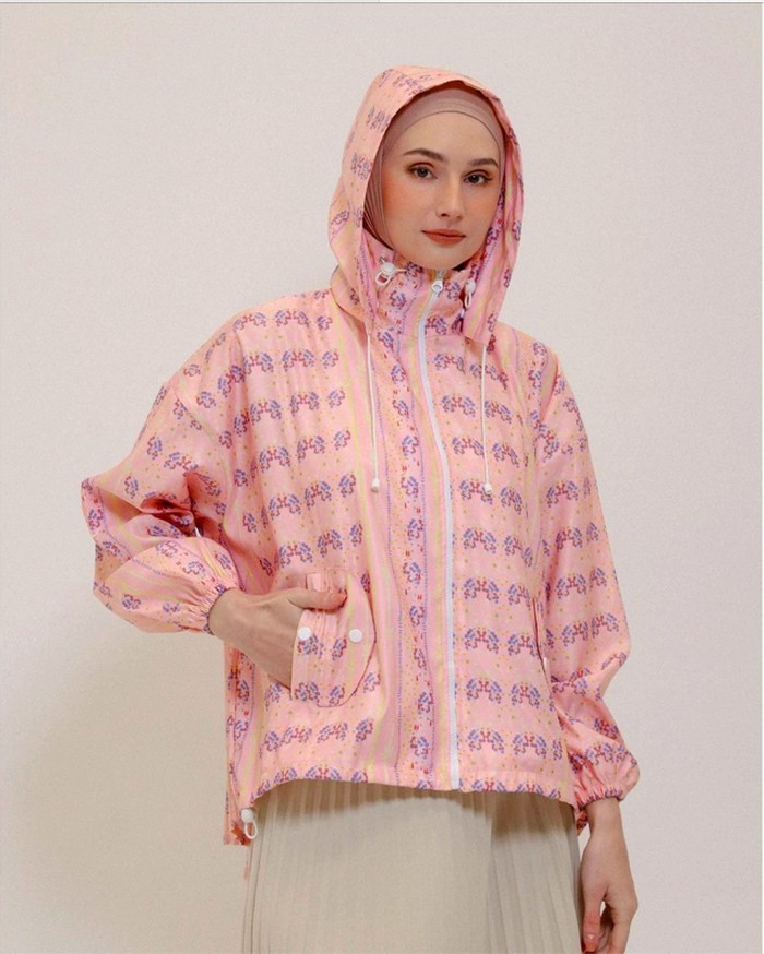 Jaket untuk Dipakai Saat Musim Hujan