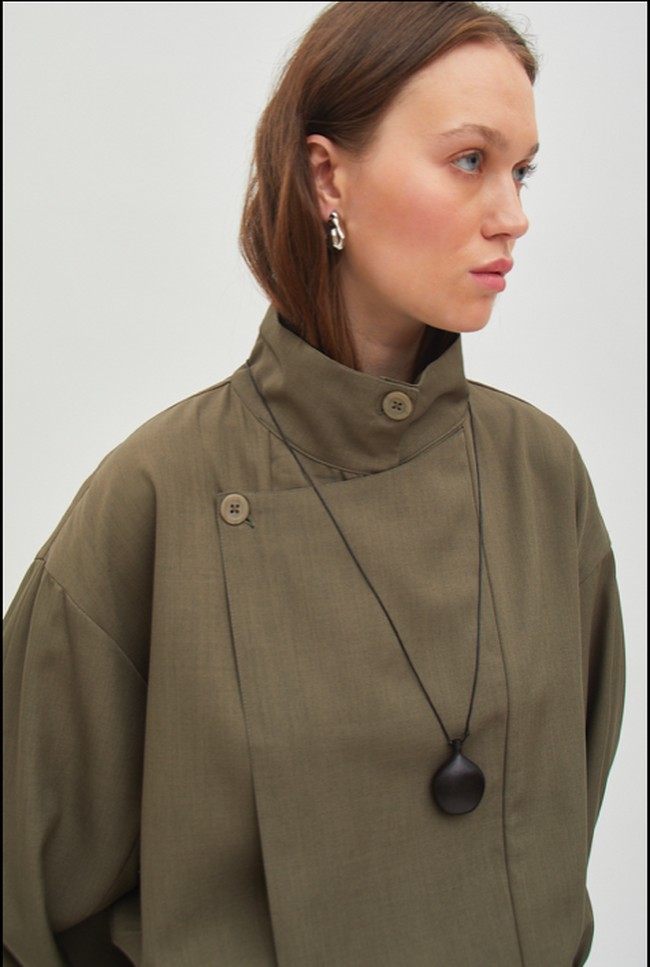 Jaket untuk Dipakai Saat Musim Hujan