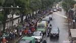 Jalan Daan Mogot Masih Tergenang Meski Air Mulai Surut