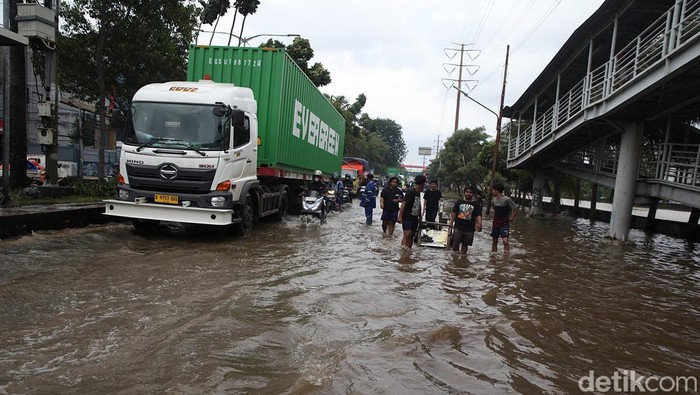 121 RT dan 16 Ruas Jalan di Jakarta Masih Terendam Banjir, Ini Titiknya