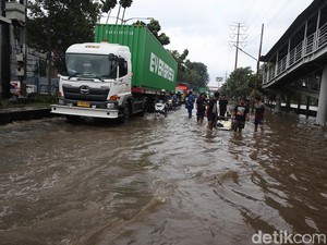 121 RT dan 16 Ruas Jalan di Jakarta Masih Terendam Banjir, Ini Titiknya