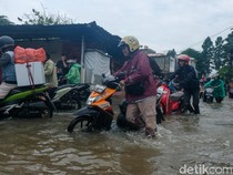 Video Ngeyel Terobos Banjir, Puluhan Motor Mogok Berjemaah di Ciledug