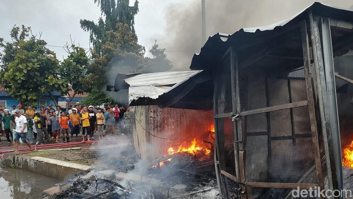 Pasar Loak Adiwerna Tegal Terbakar