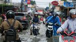 Kebanjiran, Lalin Jalan Hasyim Ashari Tangerang Kusut