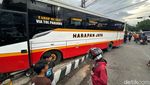 Potret Bus Harapan Jaya Tabrak Mobil hingga Rumah di Kota Kediri