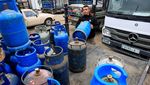 Kelangkaan Gas, Warga Palestina Mengantre Isi Ulang