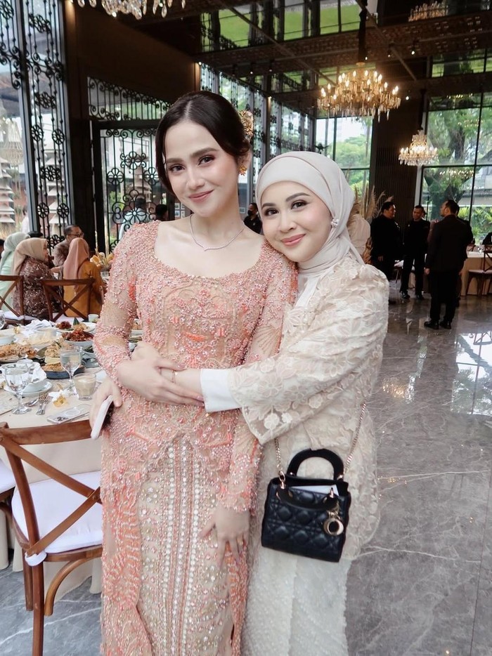 Klarifikasi Kesha Ratuliu Menangis di Lamaran Syifa Hadju dan El Rumi