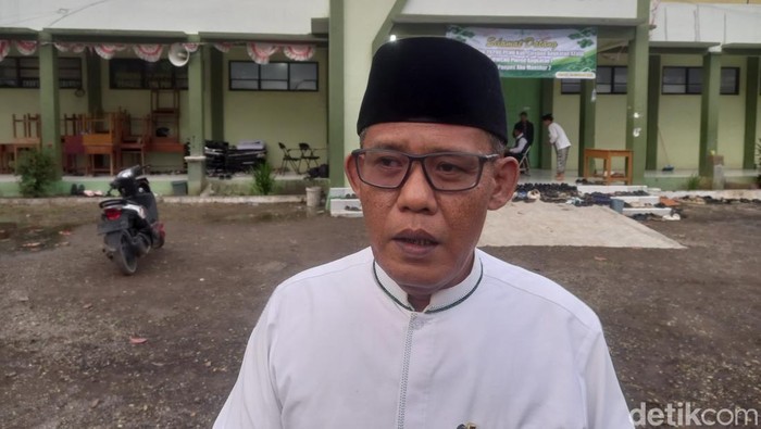 Ketua PCNU Kabupaten Cirebon, KH Aziz Hakim Syaerozie.