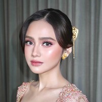 Foto: Detail Kebaya dan Makeup Lamaran Syifa Hadju, Cantiknya Bikin Terpana