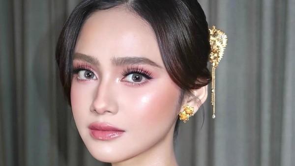 Foto: Detail Kebaya dan Makeup Lamaran Syifa Hadju, Cantiknya Bikin Terpana