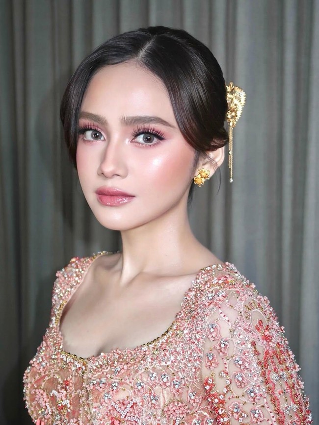 Foto: Detail Kebaya dan Makeup Lamaran Syifa Hadju, Cantiknya Bikin Terpana