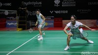 Gim penentuan berjalan ketat hingga poin-poin akhir, dengan reli panjang dan adu ketahanan fisik kedua pasangan yang dimenangi pasangan Indonesia 21-19.