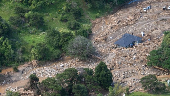 Longsor Terjang North Island Selandia Baru
