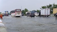 Sungai Ciujung Meluap, Jalan Tol Arah Merak Tergenang Banjir