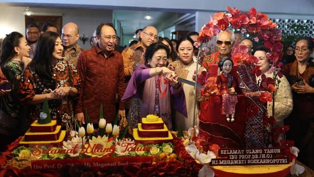 Ketum PDIP Megawati Soekarnoputri merayakan ulang tahun ke-79 di Istana Batu Tulis, Bogor, Jawa Barat, Jumat (23/1/2025).
