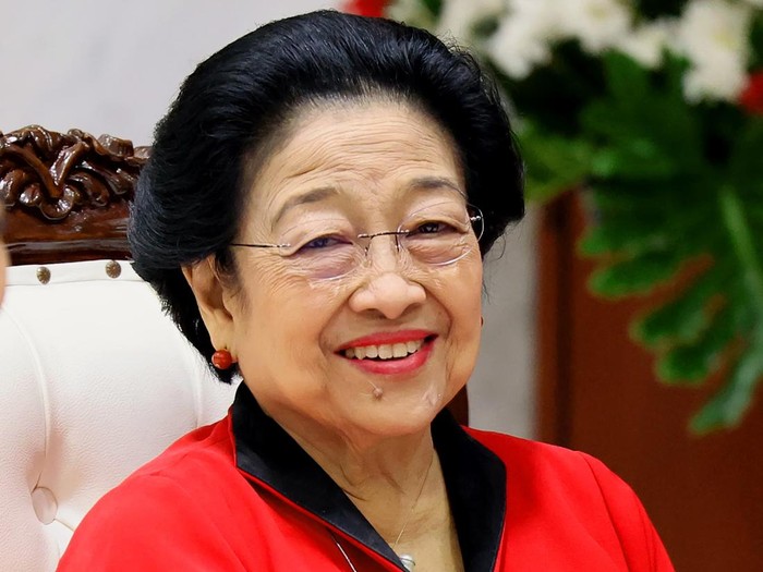 **Megawati Beri Hadiah Bunga di HUT ke-18 Gerindra, Tandai Persahabatan Antarpolitik**