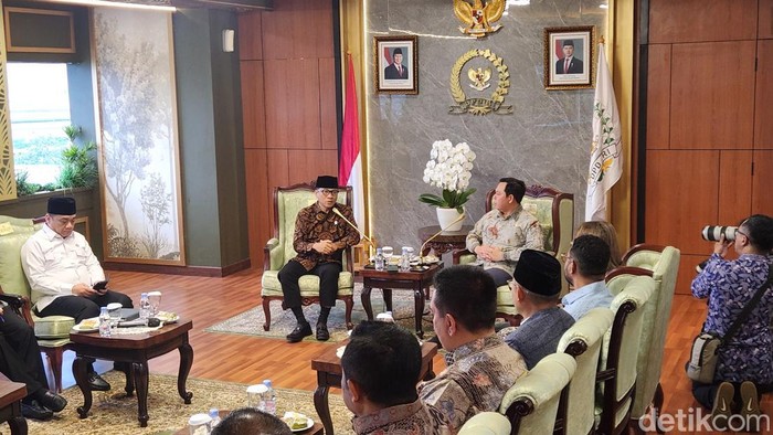 Mendes Temui Ketua DPD, Bahas Masalah Desa Dalam Kawasan Hutan